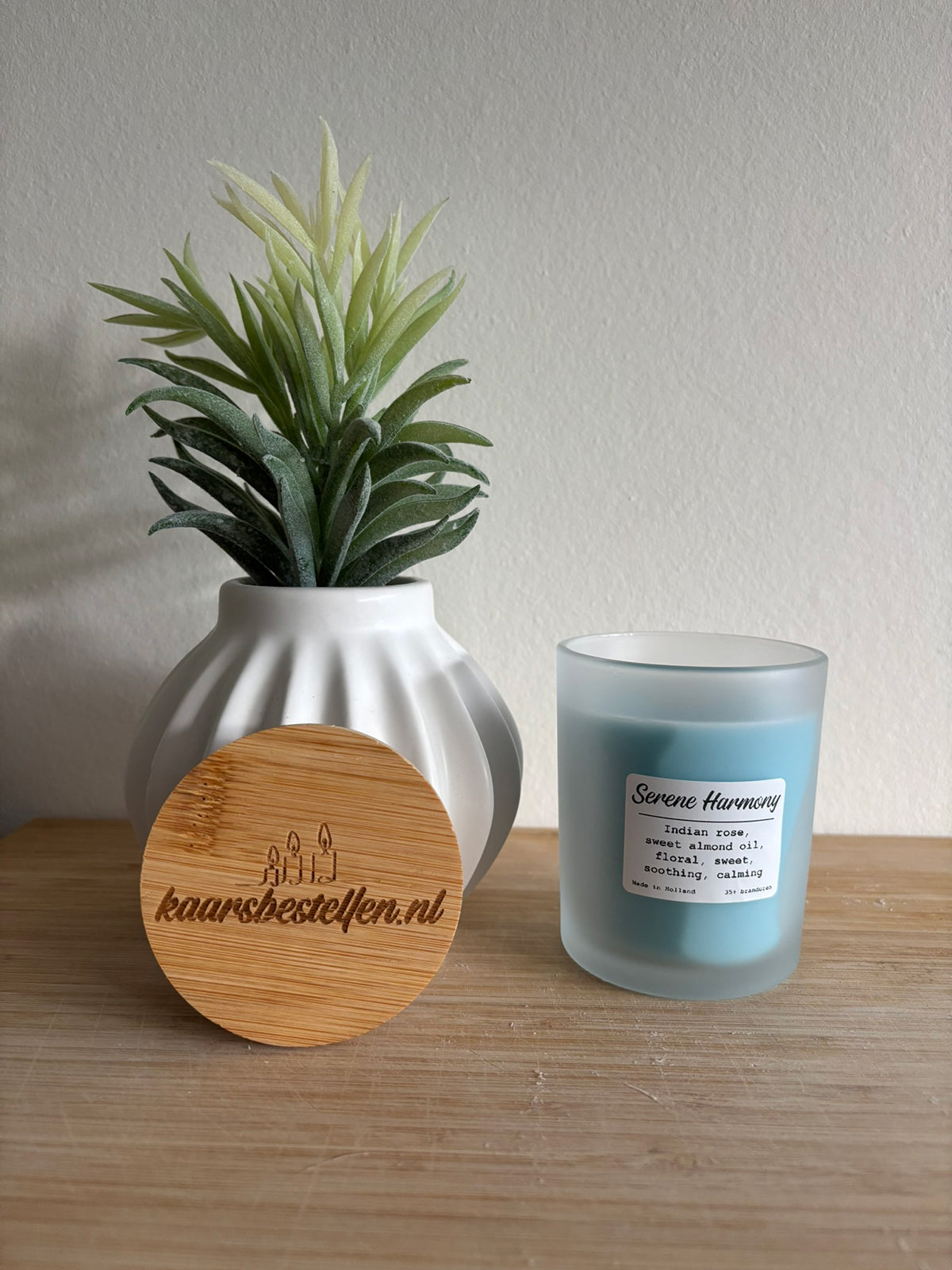 Serene Harmony Geurkaars - Lichtblauw met Houten Lont