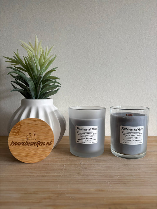 Emberwood Noir Geurkaars - Grijze Kaars met Houten Lont