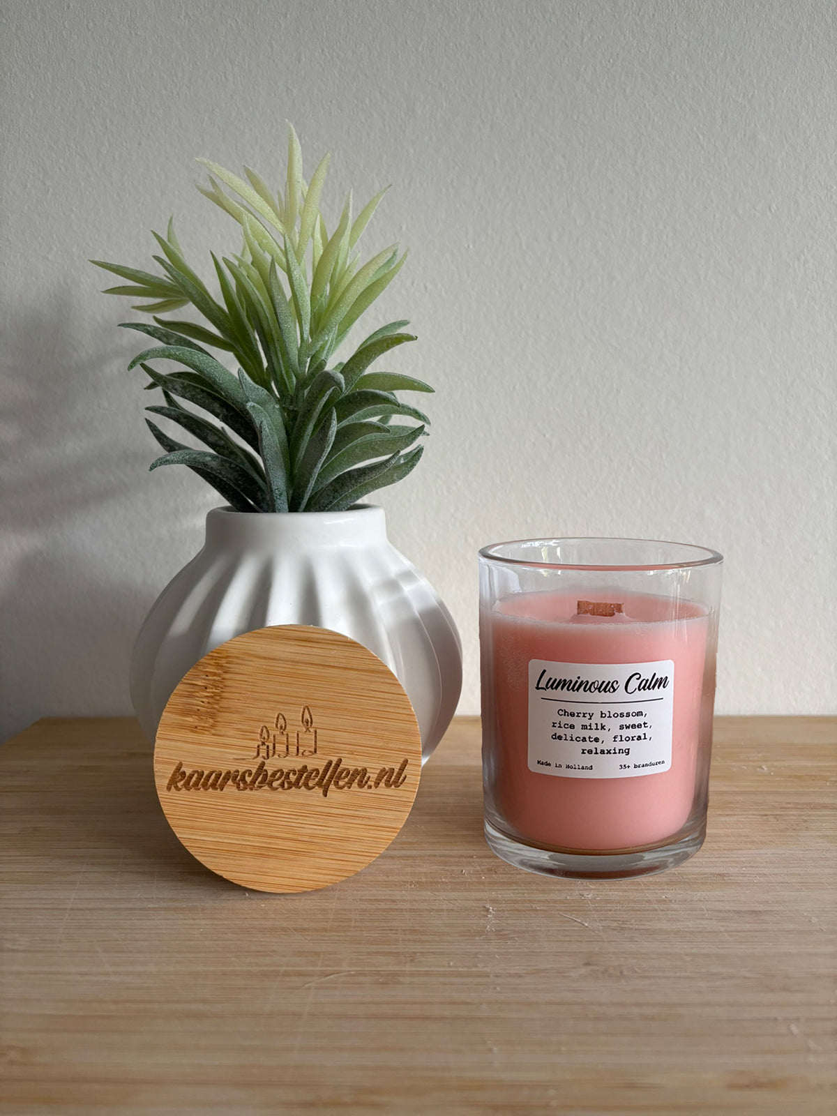 Luminous Calm Geurkaars - Lichtroze Kaars met Houten Lont